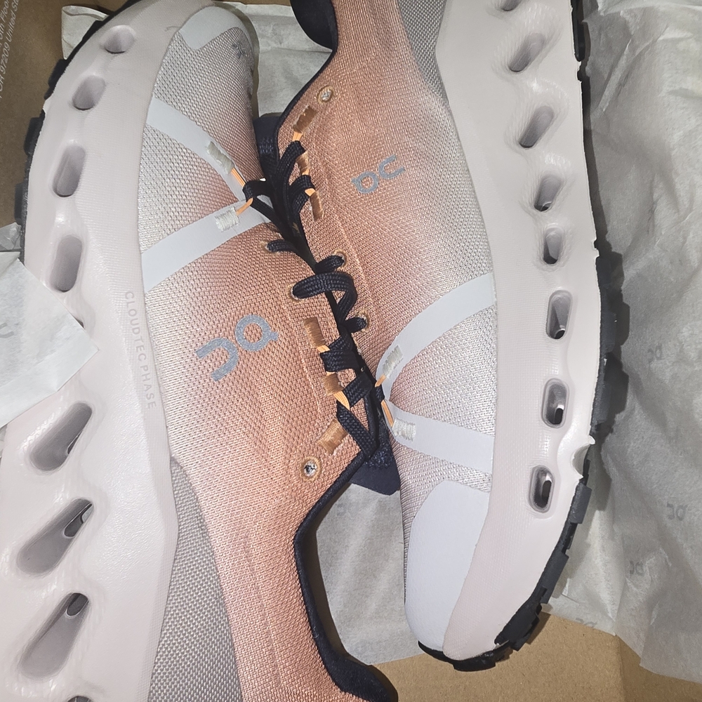 NIB Cloudsurfer Trail Waterproof Shoes In Sandstone & Silver. Women's 9